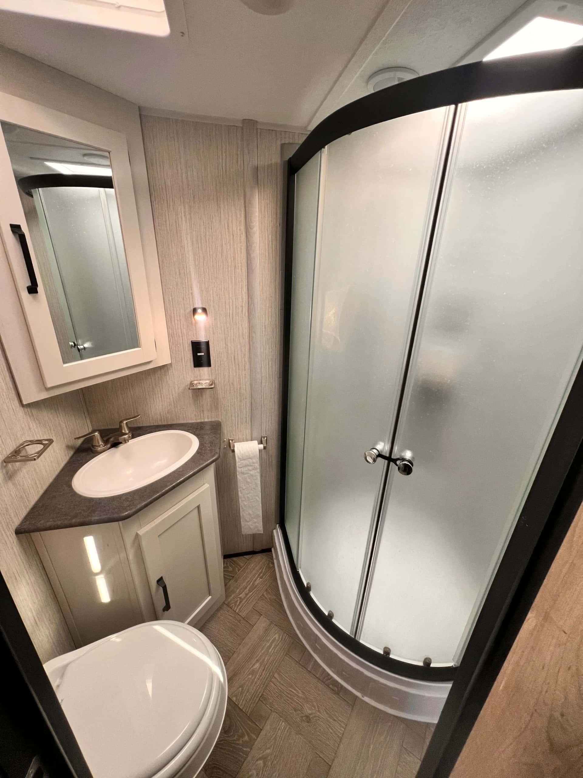 USA, Kanada, Road Camper, C7, Badezimmer