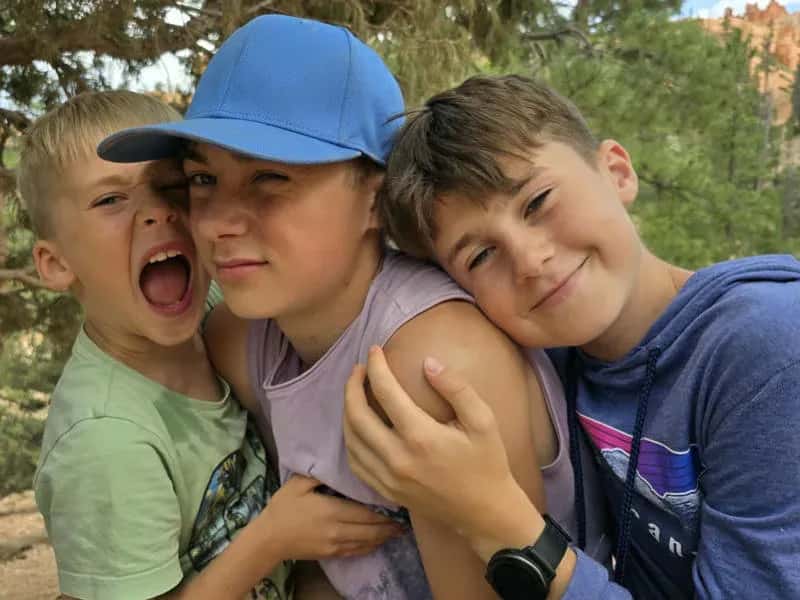 Familie auf dem Alkoomi Farm Camping in Australien