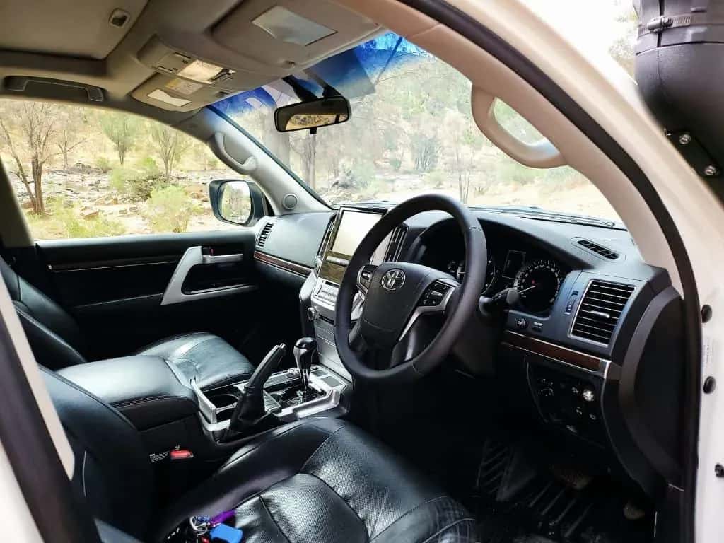 Australien, Allstar 4WD Camper Hire, 4x4 Landcruiser 200 Non Camper, Fahrersitz