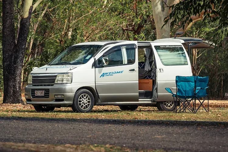 Australien, Awesome Campers, Sun Chaser, außen geparkt