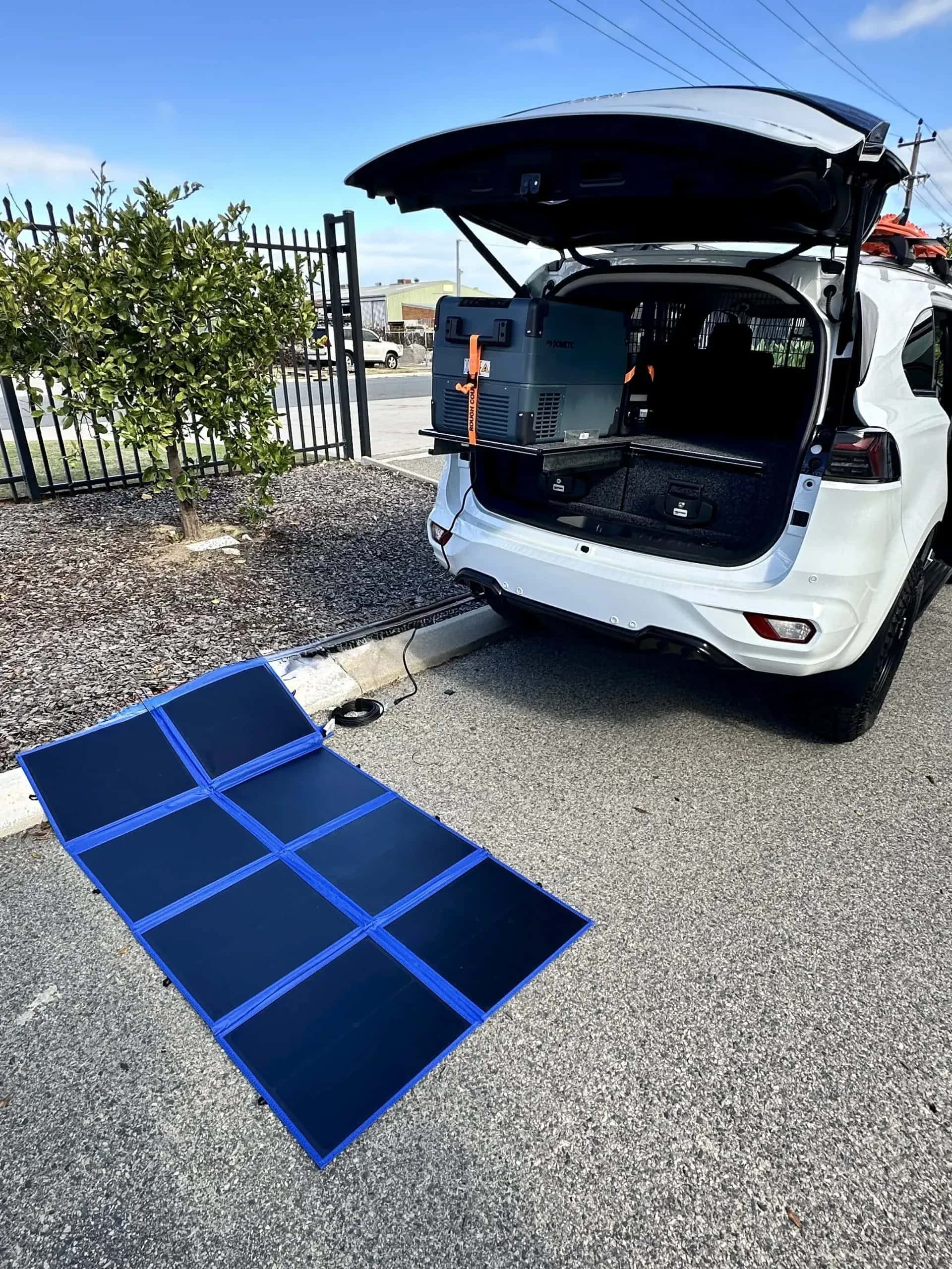 Australien, Defender Adventures, MU-X Explorer, Ansicht außen hinten solar