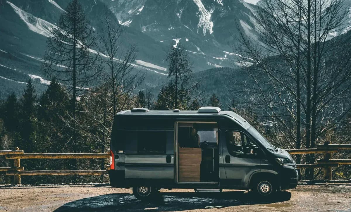 Indie Campers Nomad 2018 Campervan Kastenwagen mieten Europa, für vier Personen, Standheizung
