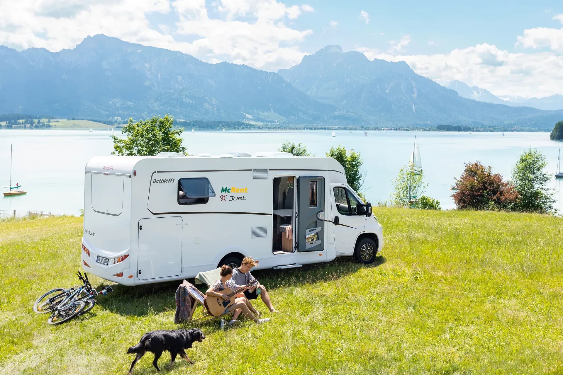 McRent, Comfort Standard, Premium Wohnmobil für Paare, Europa, Deutschland, Außenansicht szenisch Abschluss, Wohnmobile günstig mieten