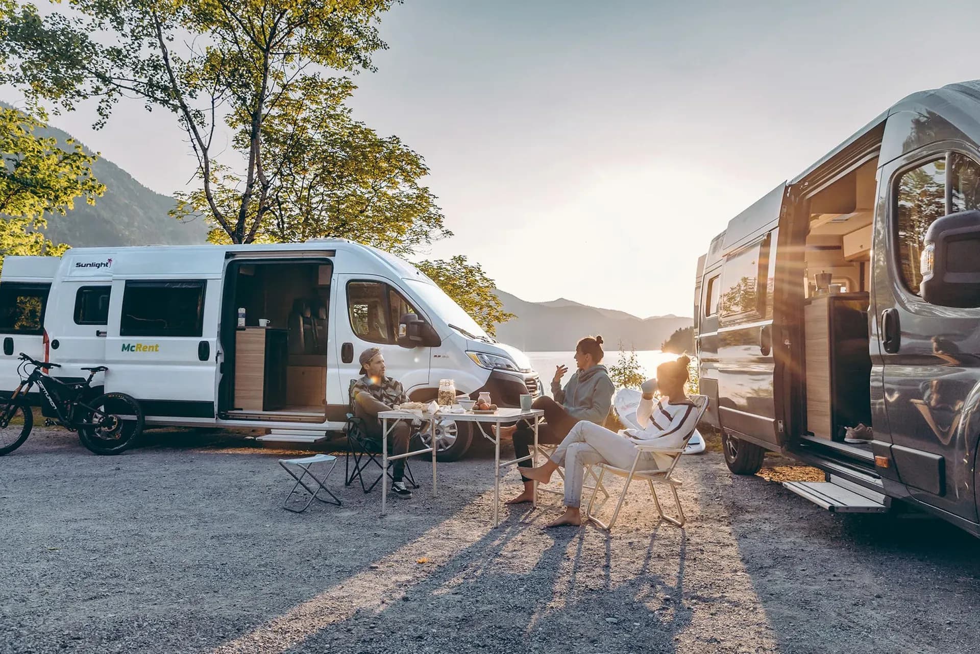 McRent, Urban Luxury, 4 Personen Camper, Europa, Deutschland, Außenansicht szenisch, Wohnmobile günstig mieten
