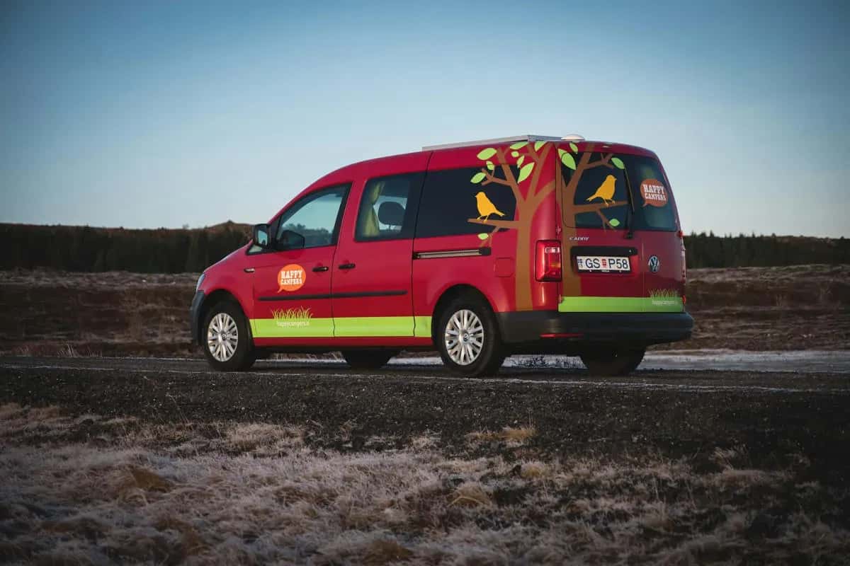 Miete den Happy 1 Auto Minicamper für 2 Personen mit automatikgetriebe von Happy Campers in Island