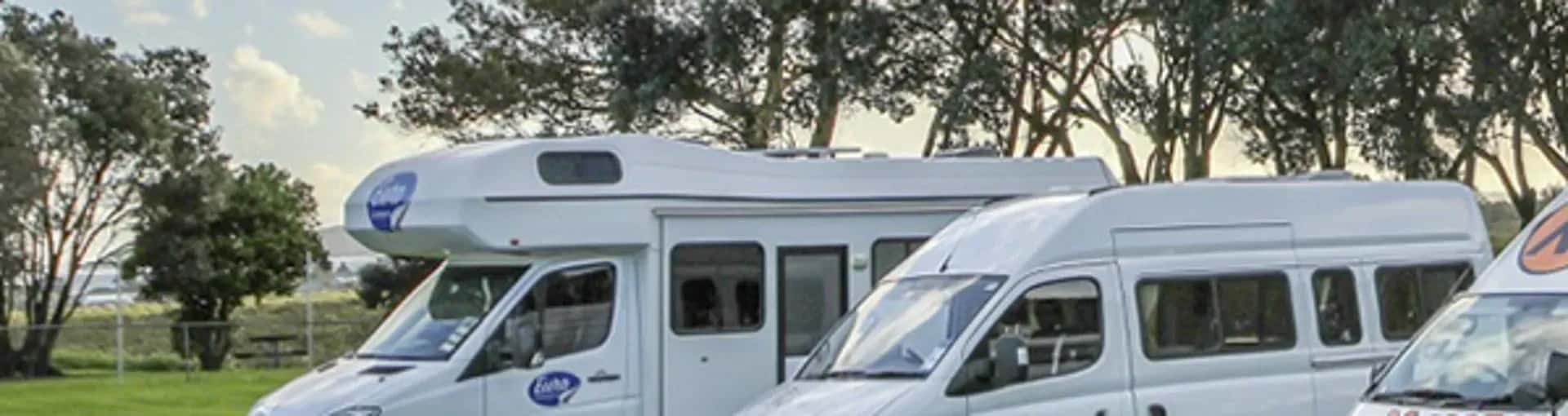 Miete den Happy 4x4 XL Allrad Camper von Happy Campers in Island der für bis 5 Personen ausgelegt ist