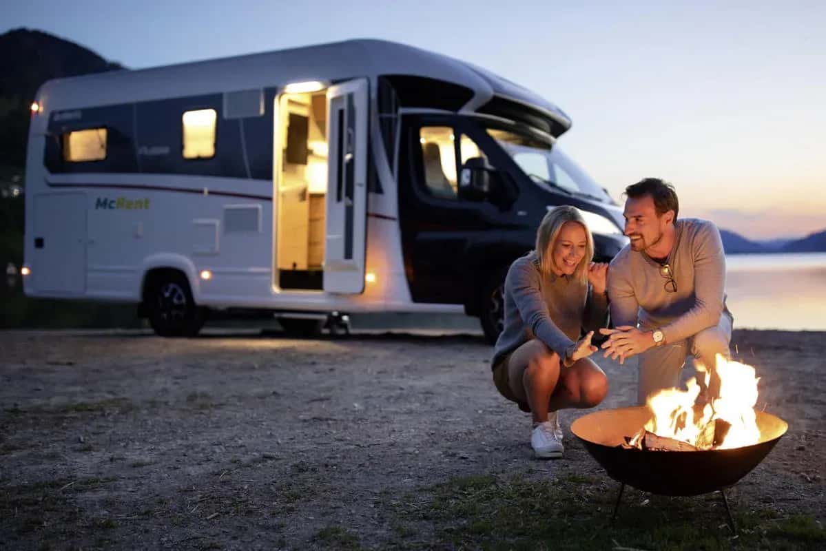 Island, Europa, McRent, Comfort Plus, Premium Wohnmobil für 4 Personen, Außenansicht szenisch