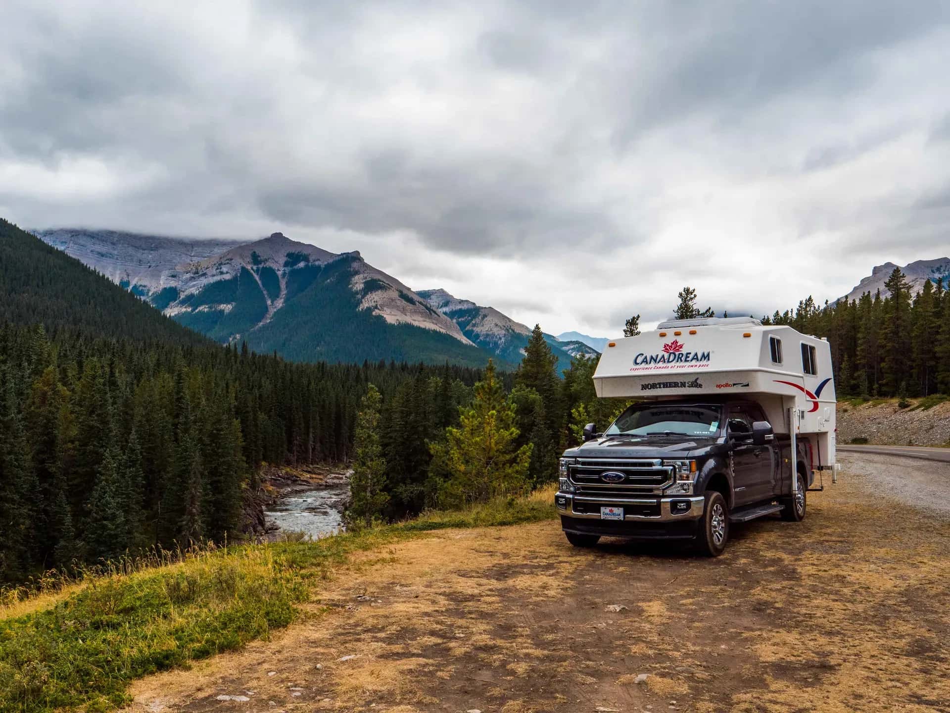 CanaDream Camper vor kanadas Kulisse