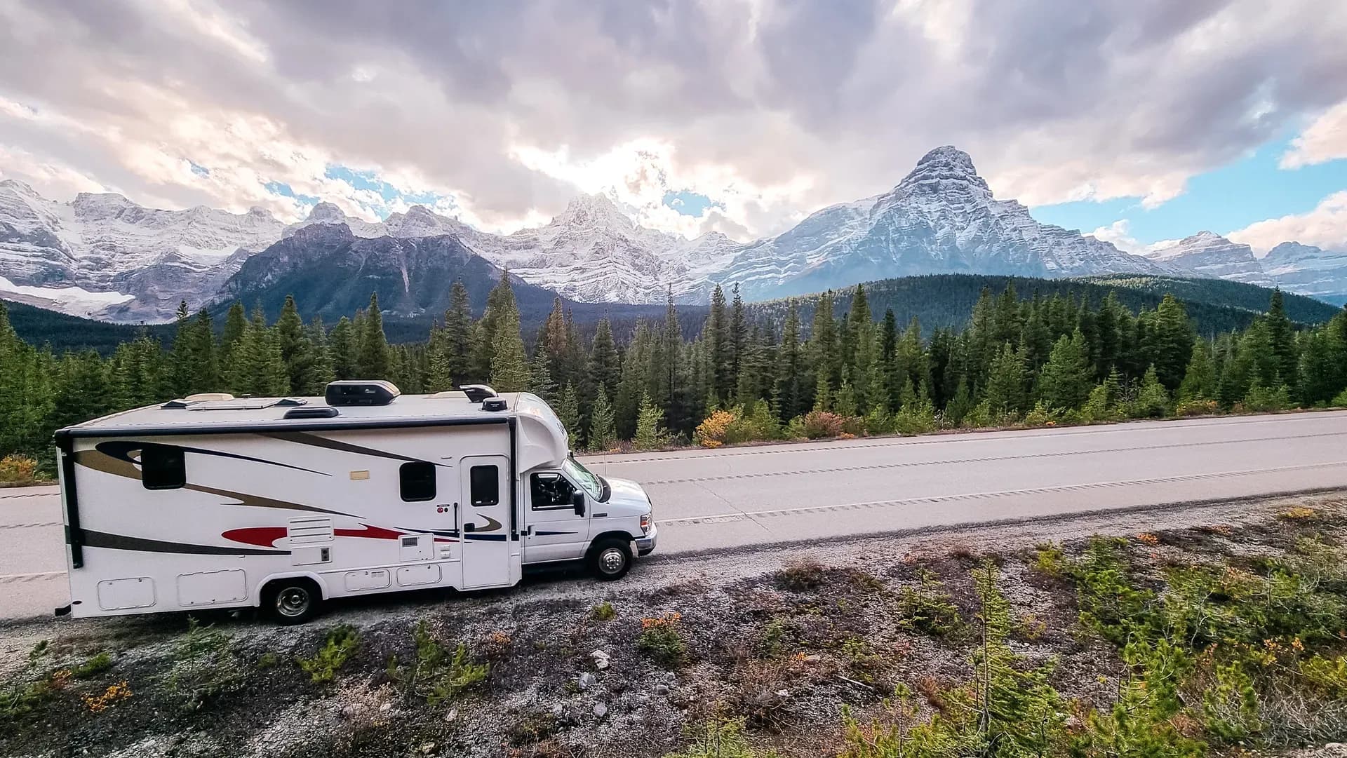 Mit Saver 4 von CanaDreams 4 Personen Wohnmobil in Kanada günstig mieten mit CamperOase