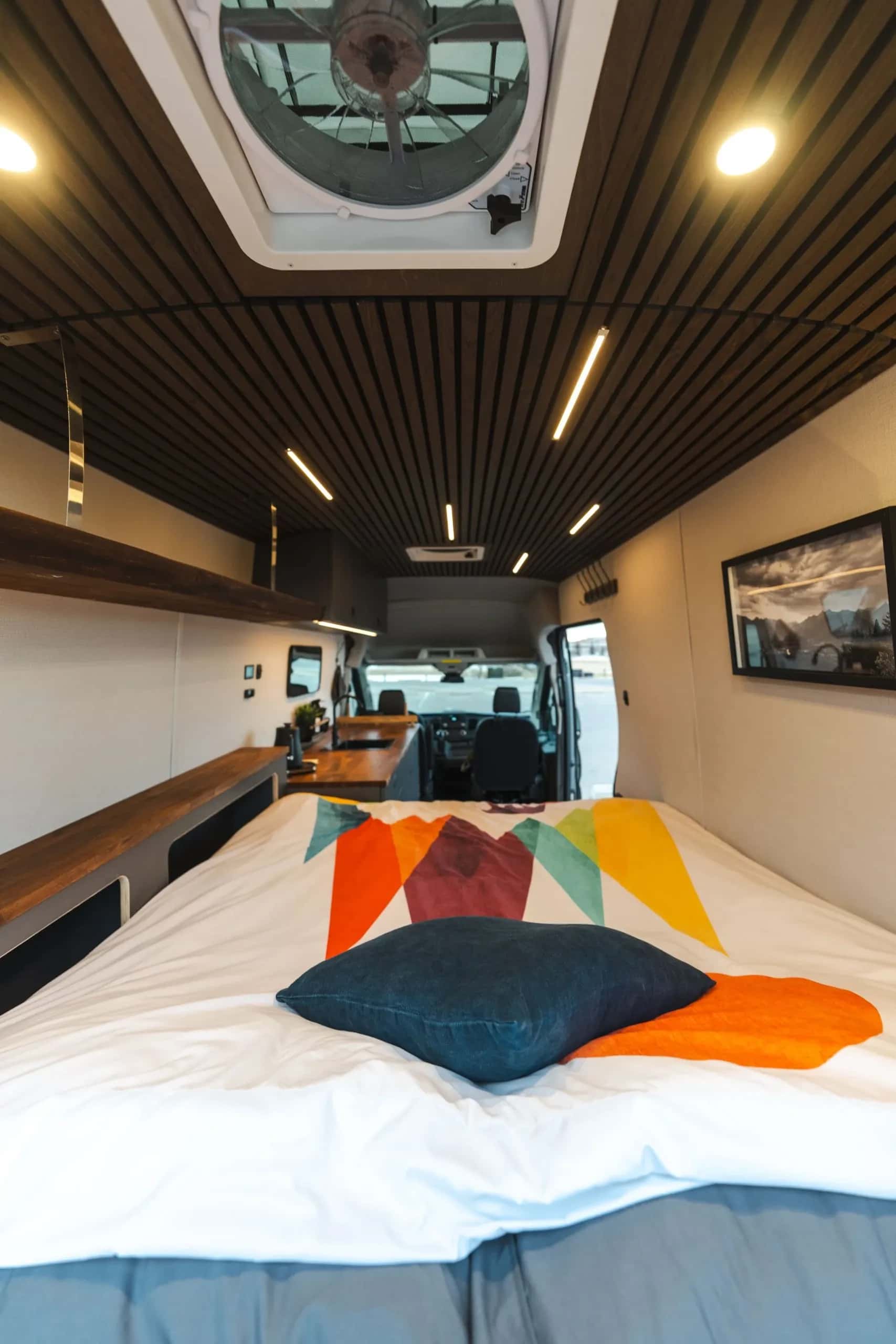 Kanada, Karma Campervans, Deluxe Karma Van, queensize bett