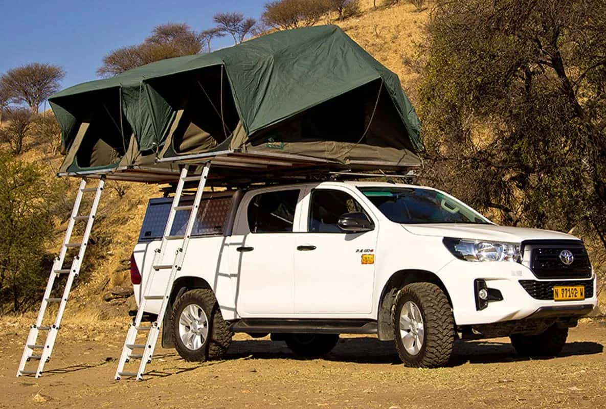 Namibia, Africa on Wheels, Toyota Hilux DC 2.4l, Außenansicht mit 2 Dachzelten