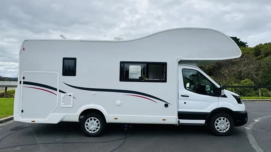 Sally von Nomado geparkt in Neuseeland