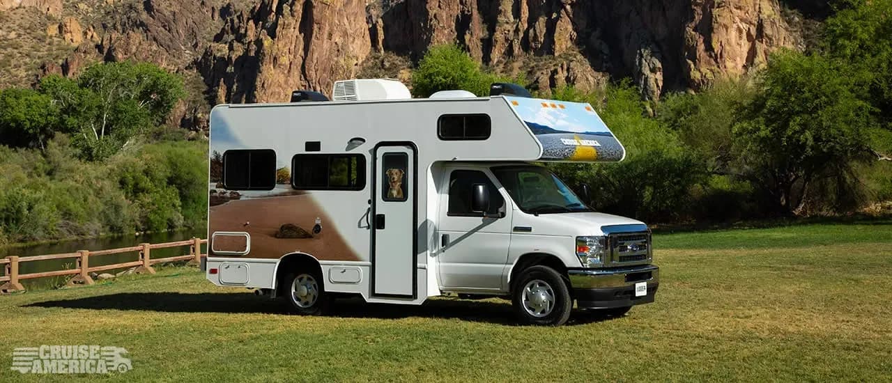 Den Compact Plus RV von Cruise America für 4 Personen in den USA günstig mieten über CamperOase