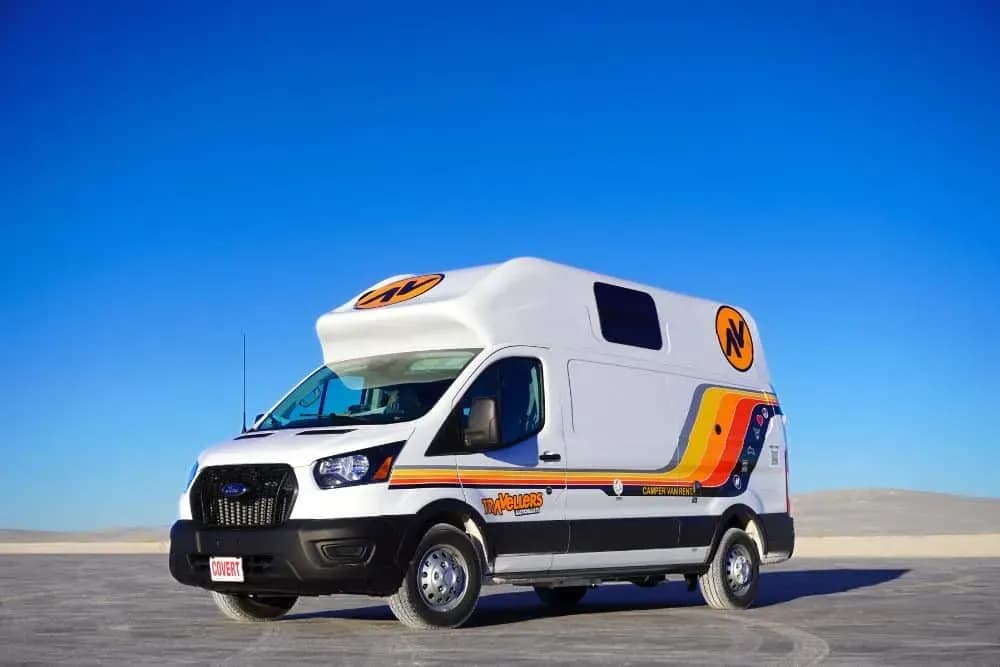 USA, Travellers Autobarn, Hi5 Campervan, Außenansicht schräg, Camper günstig mieten