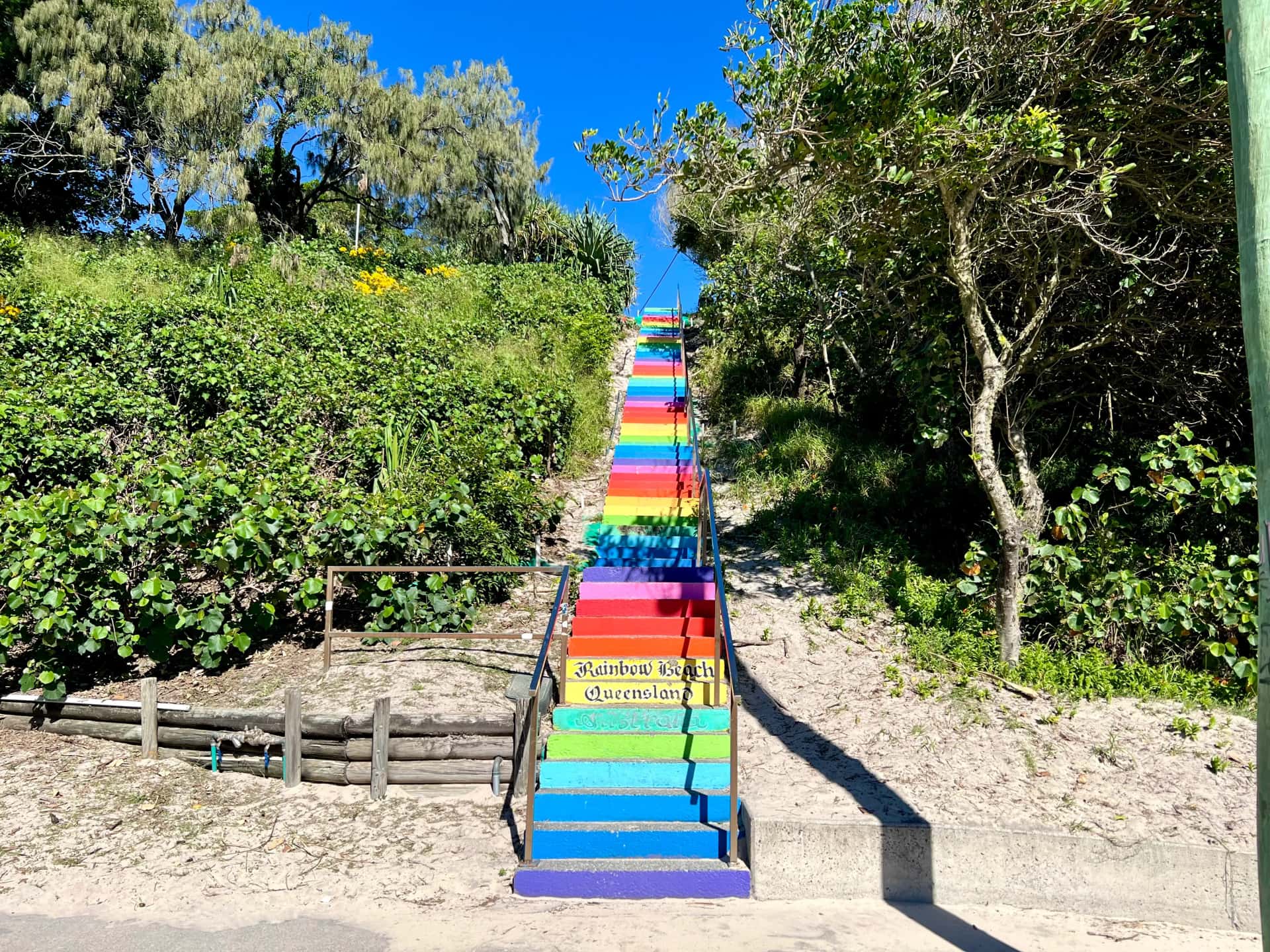 Treppen in Regenbogenfarben