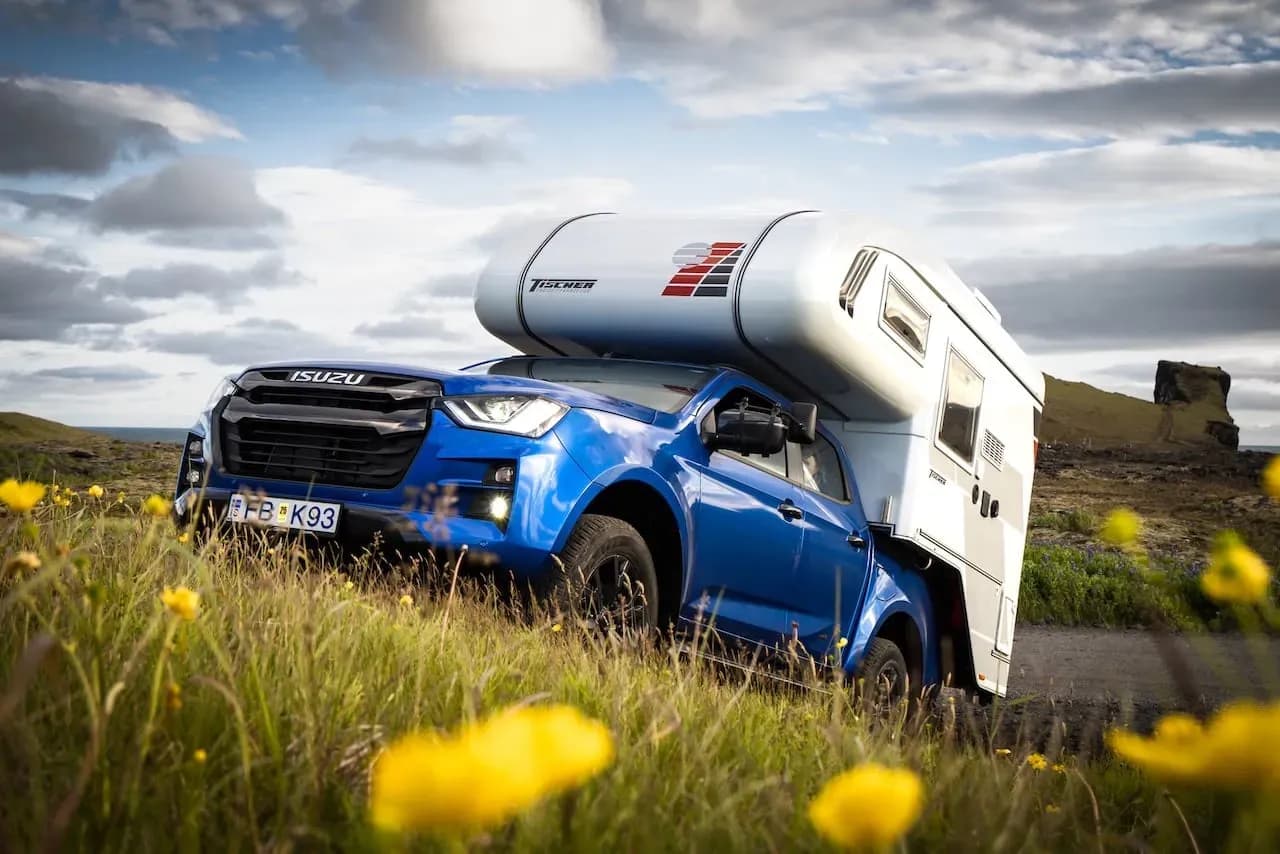 Den 4x4 Tyr von Camper Iceland für 4 Personen in Island günstig mieten über CamperOase.