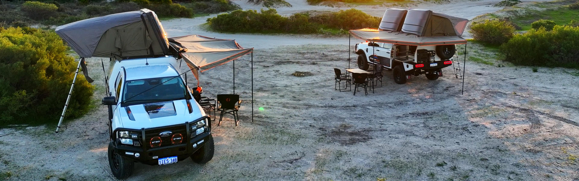 Dual Roof Top Tent von Adventure West fahrend zwischen Dünen in Australien