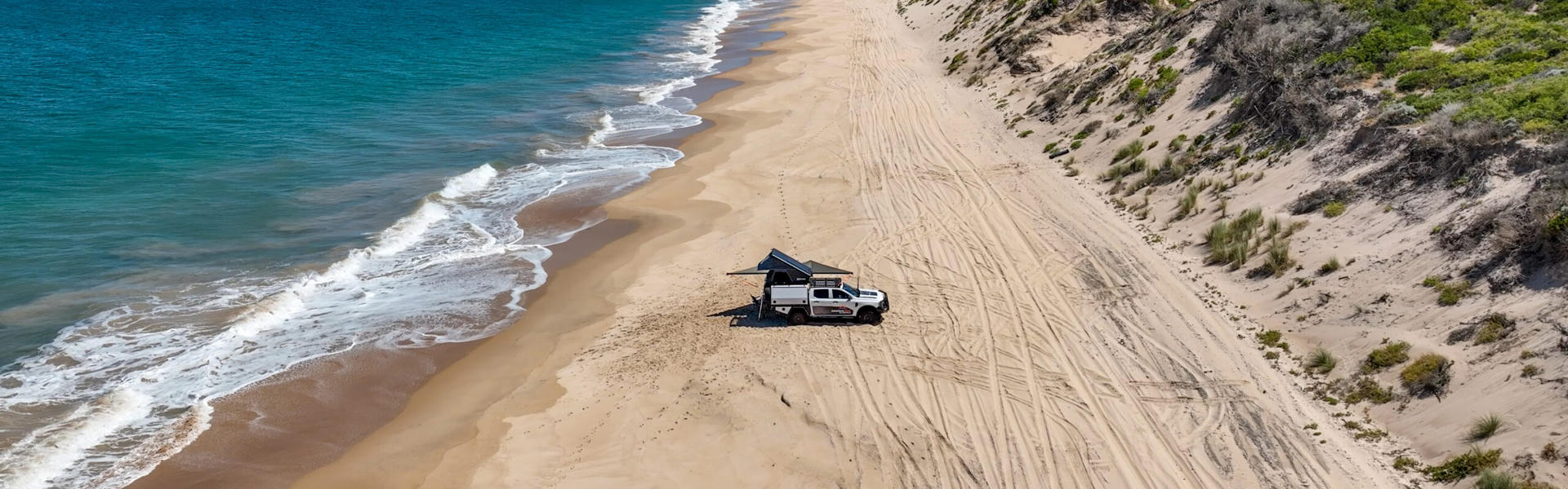 Grand-X Pop Up von Adventure West auf einem Strand in Australien