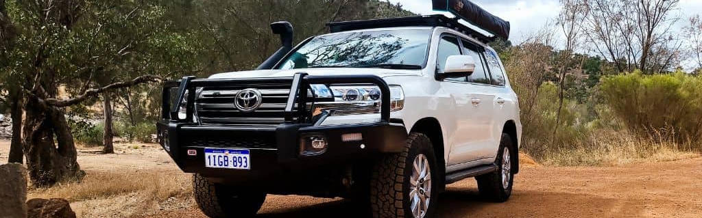 Der 4x4 Landcruiser 200 Non Camper von Allstar 4WD Camper Hire im Outback in Australien