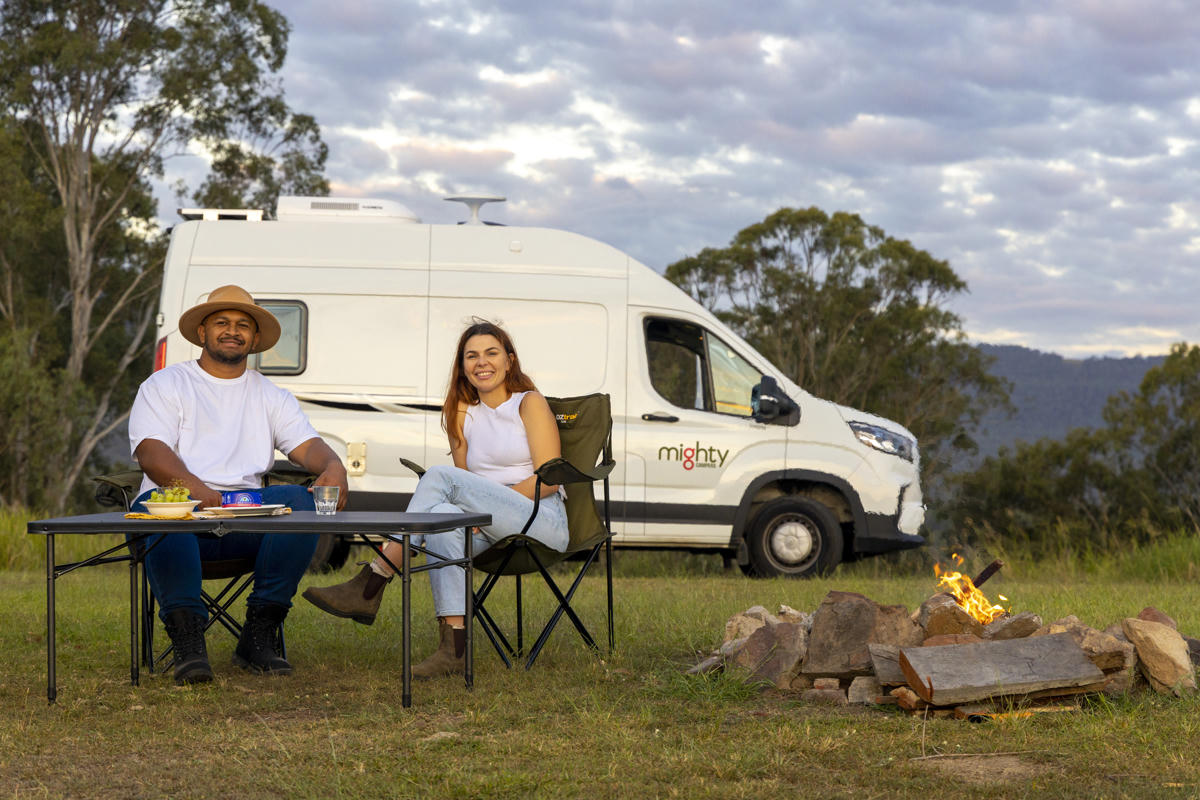 Campingtisch und -stüle können gegen einen Aufpreis dazugemietet werden. Australien, Mighty Campers, Mighty Duo, campingstühle