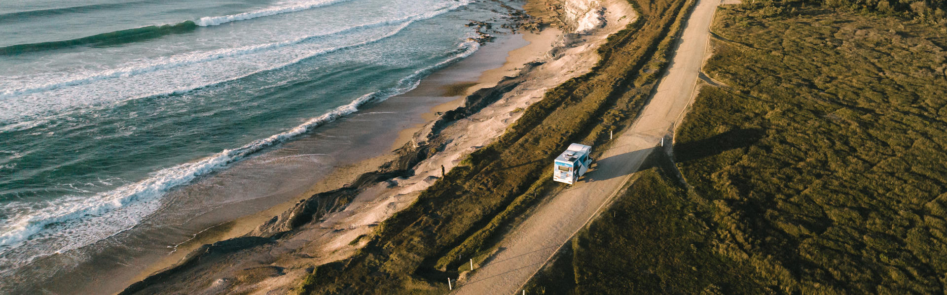 Polaris 4 Bett Wohnmobil für 4 Personen von Star RV an einer Küste in Australien