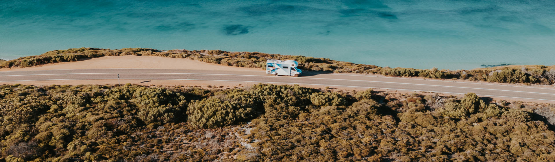 Polaris 6 Bett Wohnmobil für 6 Personen von Star RV an einer Küste in Australien
