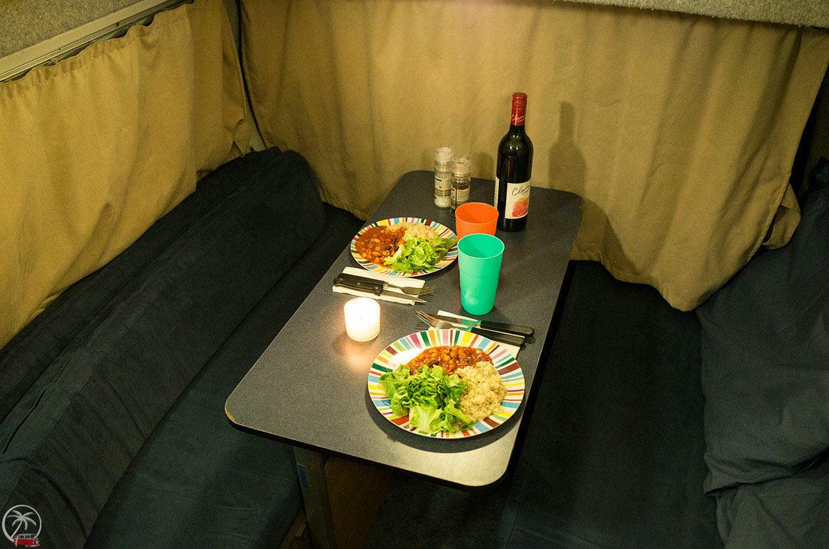 Travellers Autobarn Hitop 2+1 Camper, Sitzecke, gemütlich