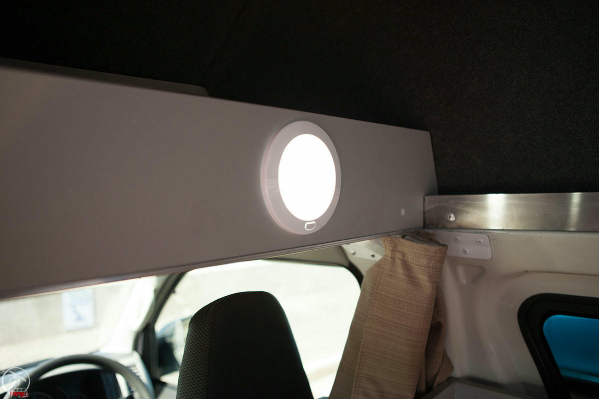 Kuga Camper LED, sparsame Beleuchtung, Travellers Autobarn Hochdach
