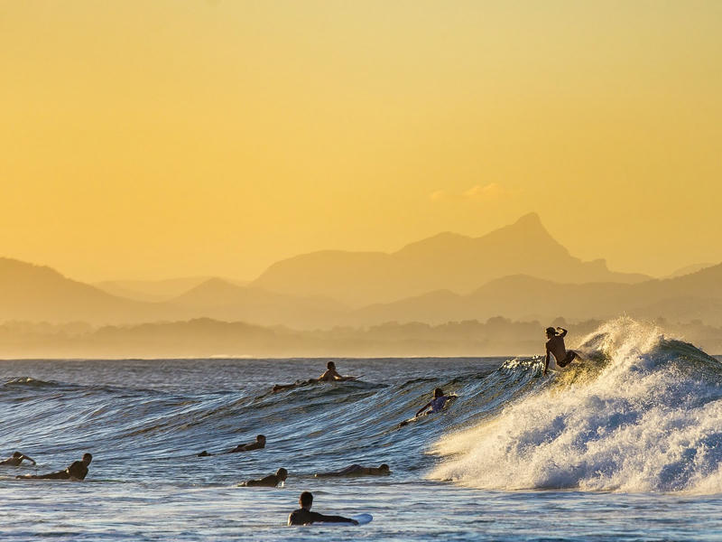 Surfer in den Wellen Australien