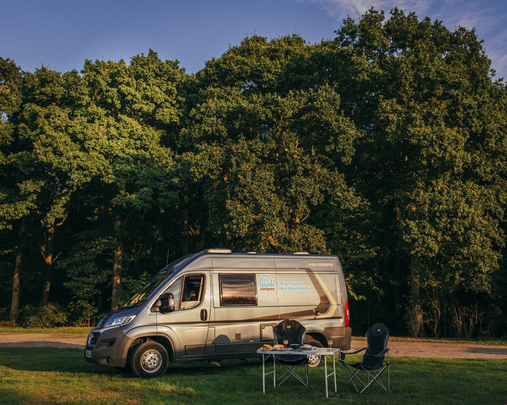Aero 2 Bett Camper von Bunk Campers in UK günstig mieten