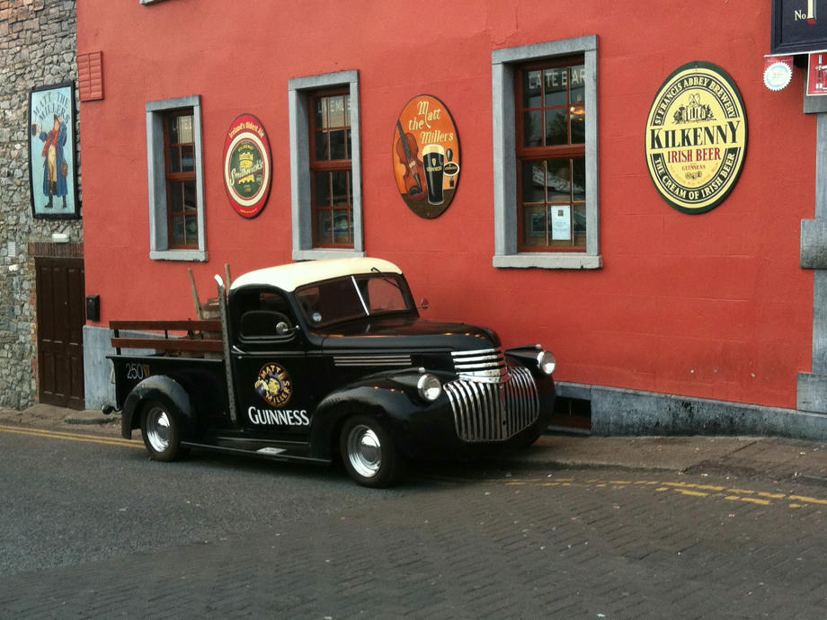 Guinness Auto, Kilkenny Schild, Bier Irland