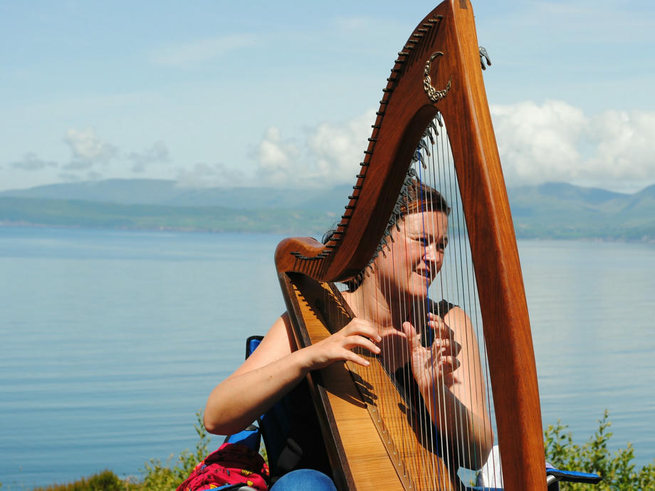 Harfenspielerin, Harfe Irland, Irland Kultur