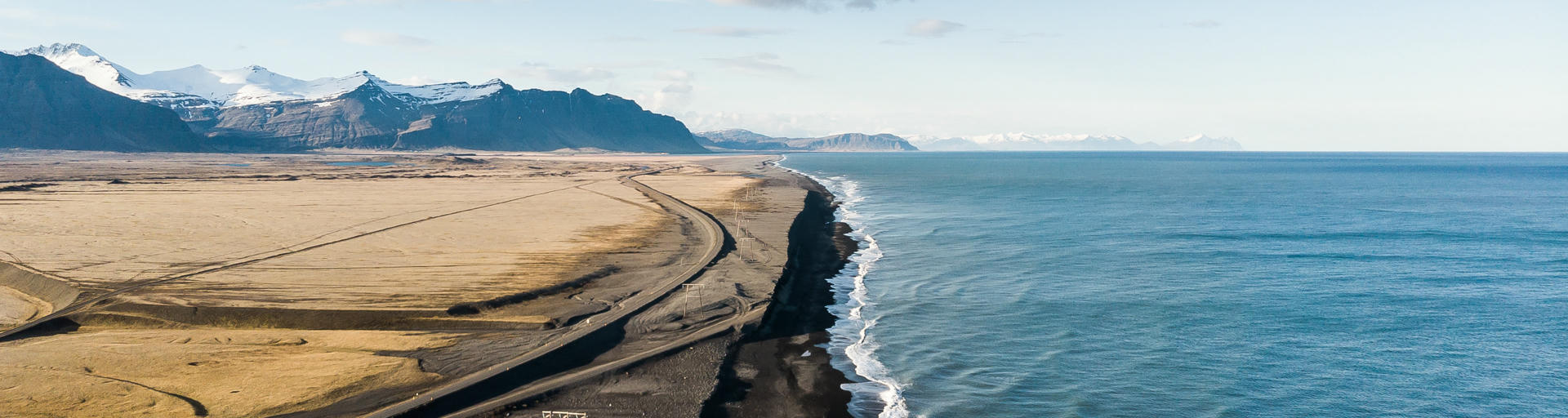 schwarzer Küstenstreifen in Island