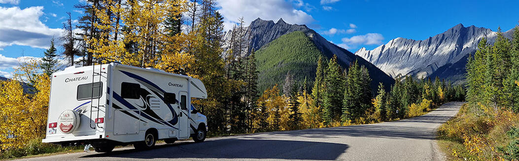 Die Class C Motorhome Run of Fleet von Fraserway RV in der Natur Kanadas