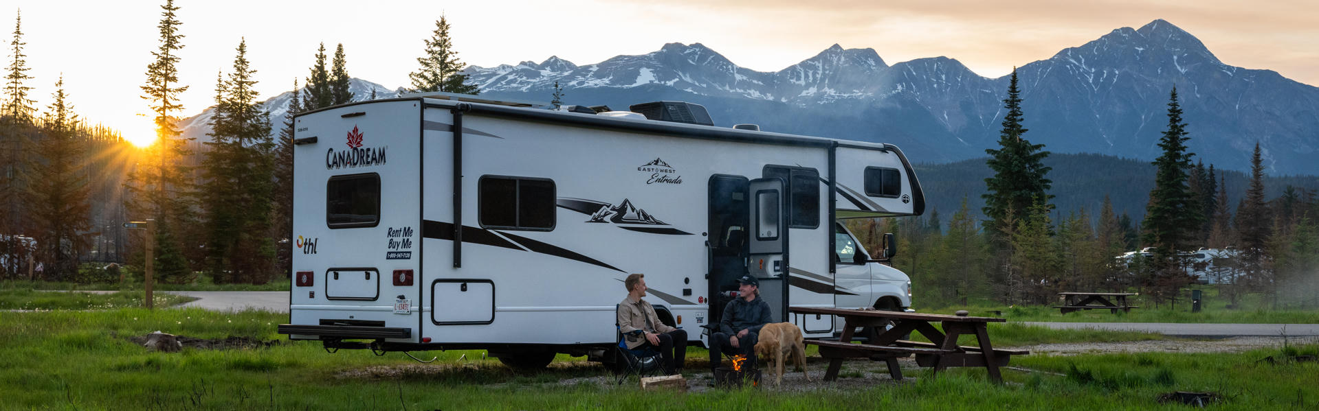 Wohmobil in Kanada bei Sonnenuntergang mieten