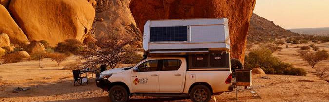 oyota Hilux DC 2.8L AHA-Camper von Africa on Wheels geparkt in Namibia