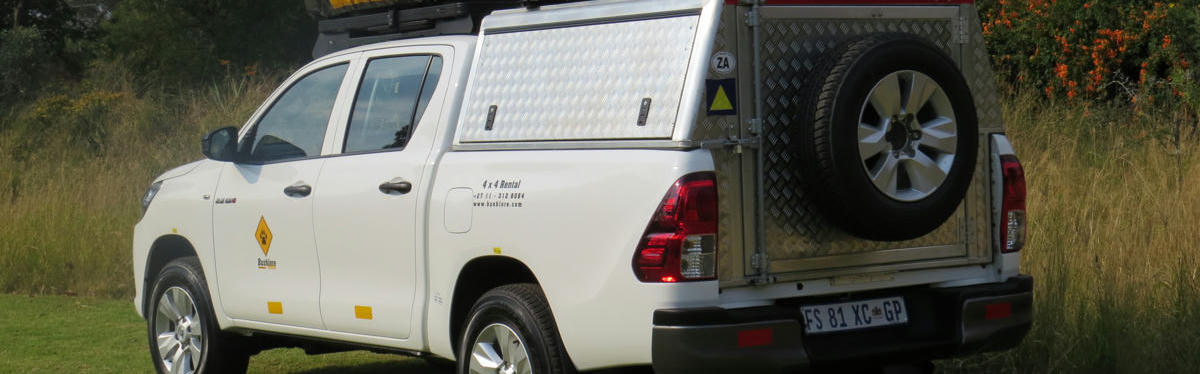 Der HILC4 von Bushlore Africa in grüner Landschaft