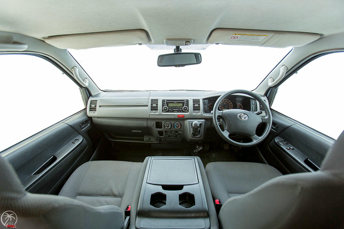 driver's cabin of Cheapa Campa Hitop 2-Berth, manual transmission, automatic transmission