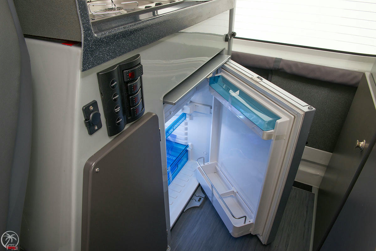 großer Kühlschrank Hitop Camper, Backpacker und Familien, Jucy Rentals Elektro Schalter