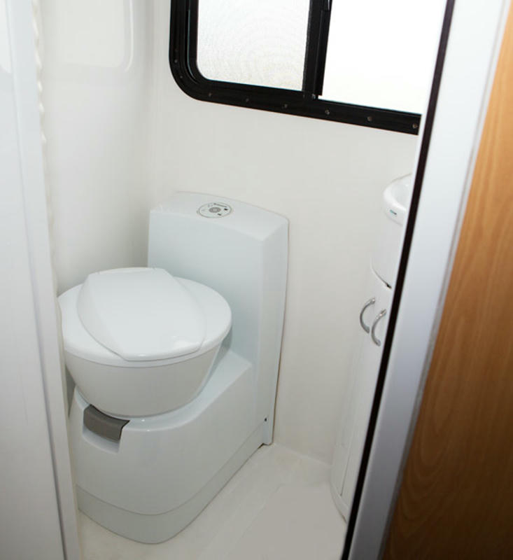 Kiwi 6 Bett Wohnmobil, Badezimmer, Toilette, Dusche, Waschbecken 