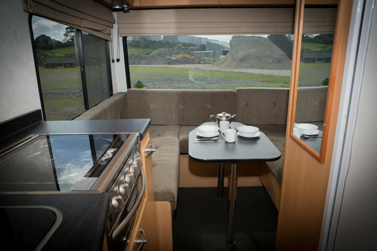 Kiwi 6 Bett Wohnmobil, Essen, Sitzecke, gemütlich 