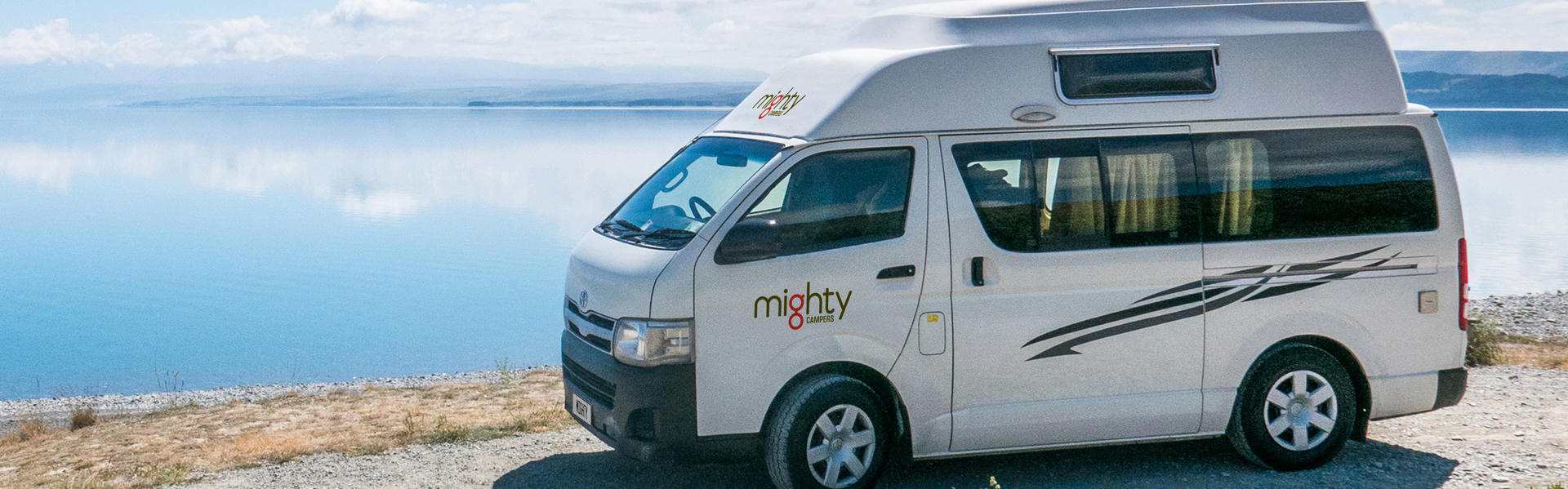 DeLITE von MightyLITE geparkt vor einem See in Neuseeland