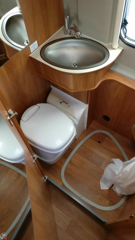 2-Bett-Luxus Camper Dusche WC, self-contained Bad, TIMEOUT