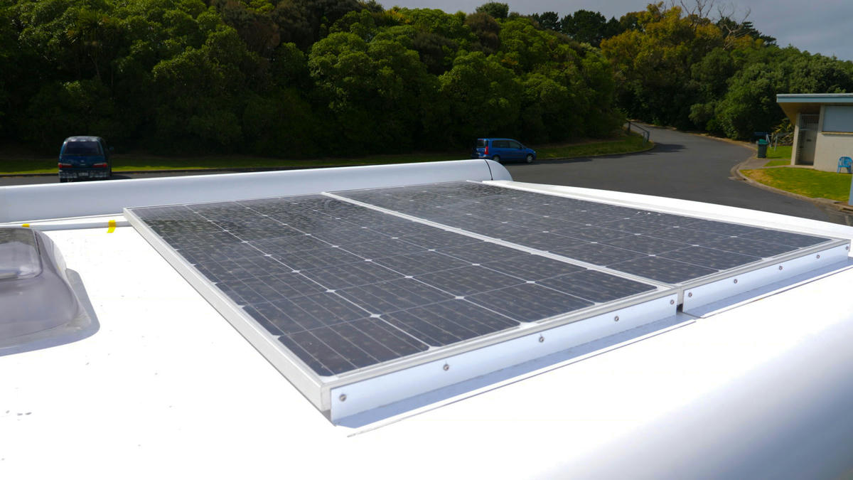 Wohnmobil Solarpanel, Koru Star 6 Freedom, Wohnmobil günstig mieten Neuseeland, Wendekreisen Neuseeland