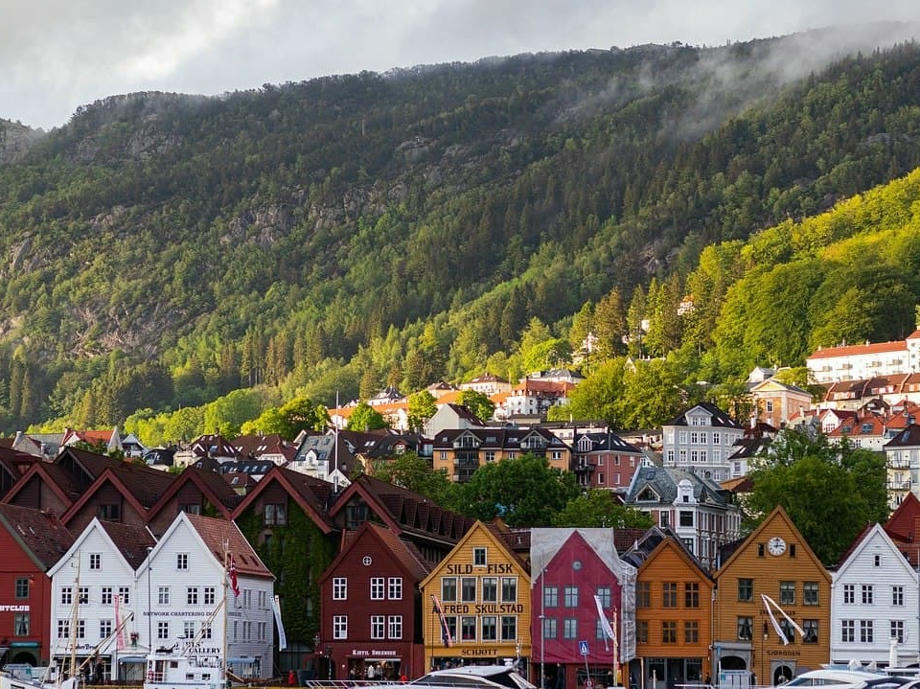 Stadt Bergen in Norwegen, Wohnmobil nach Bergen, Norwegen im Campervan