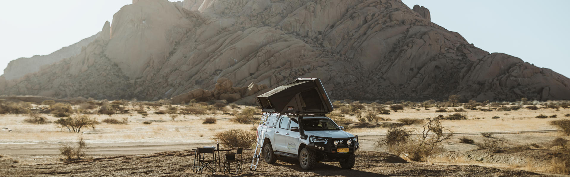 Der Group S+ Toyota Hilux Safari 2.8L TD DC A von Asco Car Hire an der Spitzkoppe in Namibia