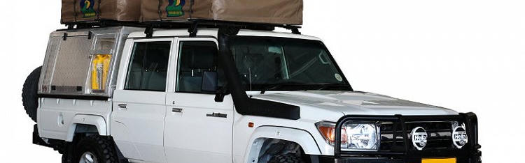 Budget Group VWW Toyota Landcruiser 4.2 DC M von Asco Car Hire für Namibia vor weißem Hintergrund