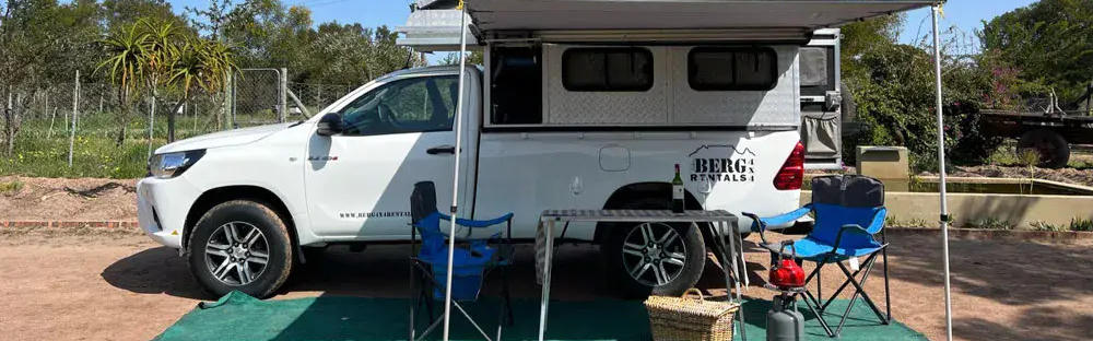 Bushcamper von Berg 4x4 Rentalsgeparkt auf einem Campingplatz in Südafrika