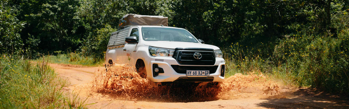 Toyota SINGLE CAB 2 Pax von Britz Africa auf Waldweg