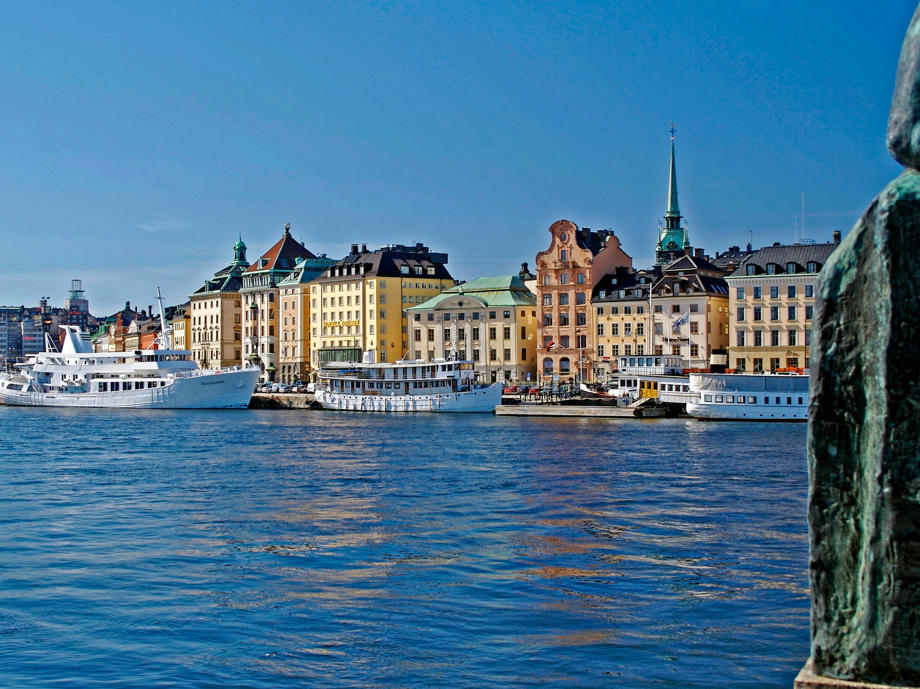 Blick vom Wasser auf Stockholm